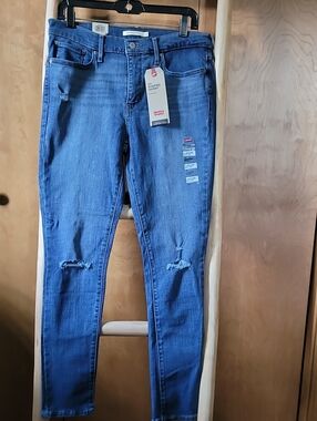 Levi's Women's Medium Blue Skinny Jeans with Knee Rips